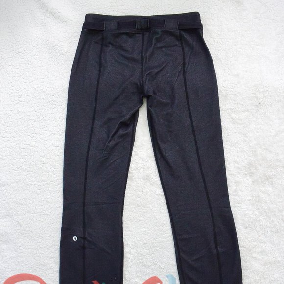 *Lululemon* VINTAGE - Belt it Out Cropped Pants, size 4 - Picture 4 of 6